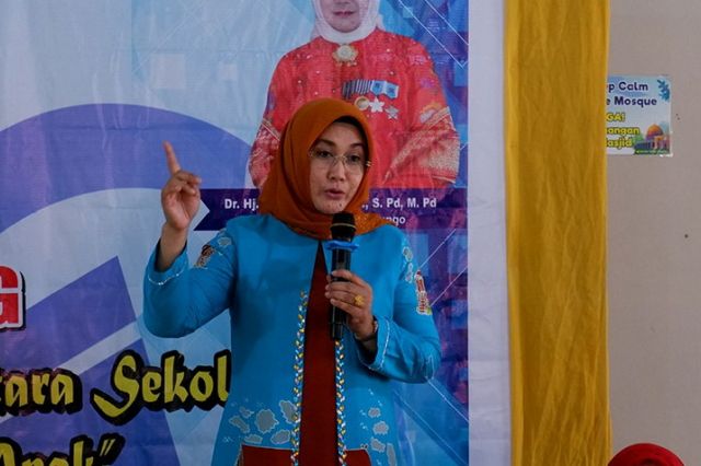 Diniyyah Al-Azhar Bungo Jambi Gelar Parenting Skill, Dr Hj Verawaty: Akademik Penting, Namun lebih Penting adalah Akhlak