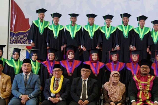 Gelar Wisuda Sarjana, STKIP AD dan STIT AD Jambi Berkomitmen Mencetak Lulusan Unggul di Era 5.0