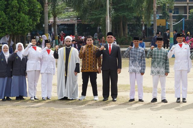 Sebanyak 21 Siswa Diniyyah Al-Azhar Jambi Terima Ijazah Sanad Qiraat Hafs Ibn Ashim Bitthoriqoh Syatibiyyah