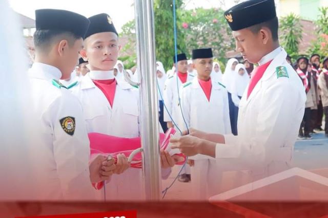 Peringati Kemerdekaan RI ke-77, Pondok Pesantren Diniyyah Al-Azhar Gelar Upacara Pengibaran Bendera Merah Putih