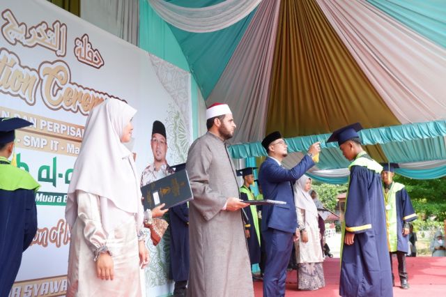 Spektakuler! 235 Santri Pondok Pesantren Diniyyah Al-Azhar di Wisuda Akbar Tahun 2022 Berikut Rangkaiannya