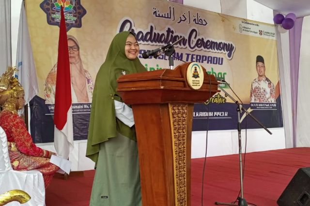 Begini Pandangan Orang Tua Wisudawan Soal Diniyyah Al-Azhar Bungo: Karena Diaz Anak-anak Kami Kini Jadi Pribadi Luar Biasa