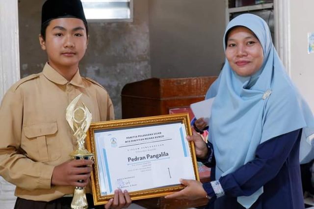 237 Santri Pondok Pesantren Diniyyah Al-Azhar Dilepas Kembali ke Orang Tua, Kepala MTs: Jaga Hafalan Al-Qur'annya