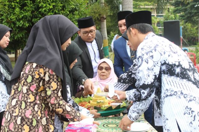 Diniyyah Al-Azhar Gelar Upacara Hari Guru Nasional Secara Serentak di Jambi, Bungo dan Tebo