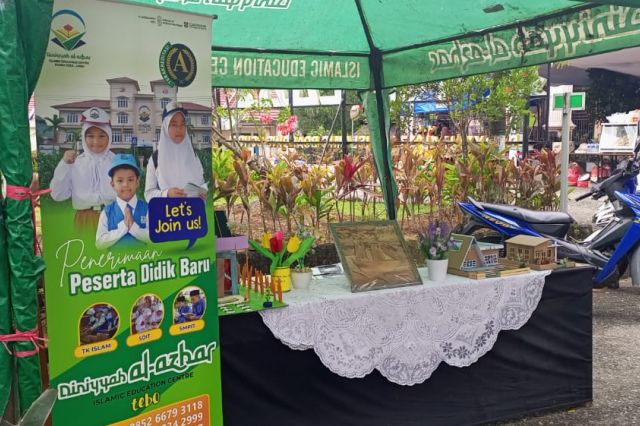 Semarak Stand Pendidikan di Milad ke-46 Diniyyah Al-Azhar Bungo, Tersedia Bazar Makanan