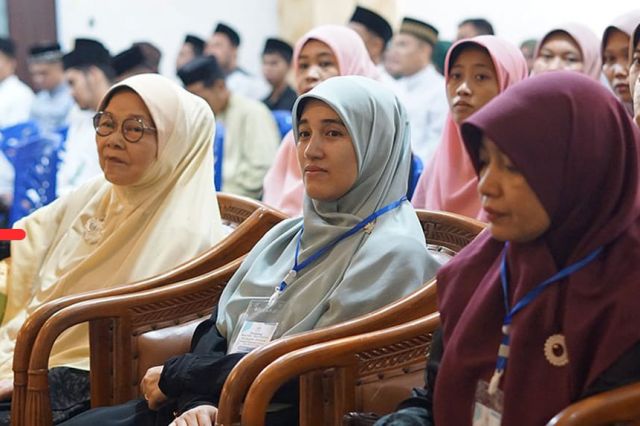 Up Grading dan Raker Diniyyah Al-Azhar Jambi Dibuka oleh Ketua Yayasan Umi Dra Rosmaini MS