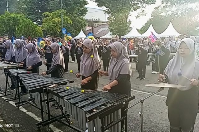 Meriahkan Milad Ke-45 Diaz, Marching Band Bahana Diaz Santri Pukau Warga Bungo di CFD